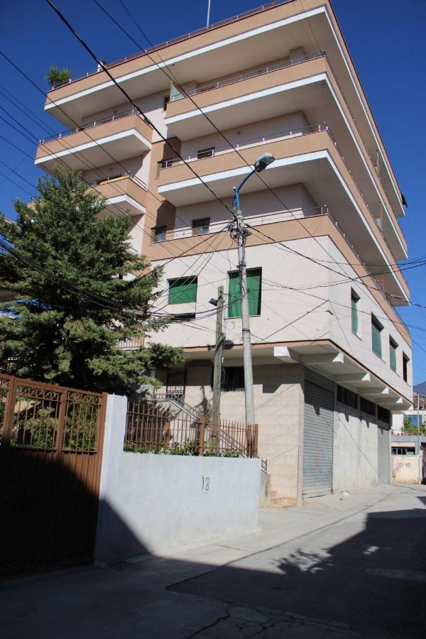 Deni'S Family Apartment In New Blvd Tirana Eksteriør billede