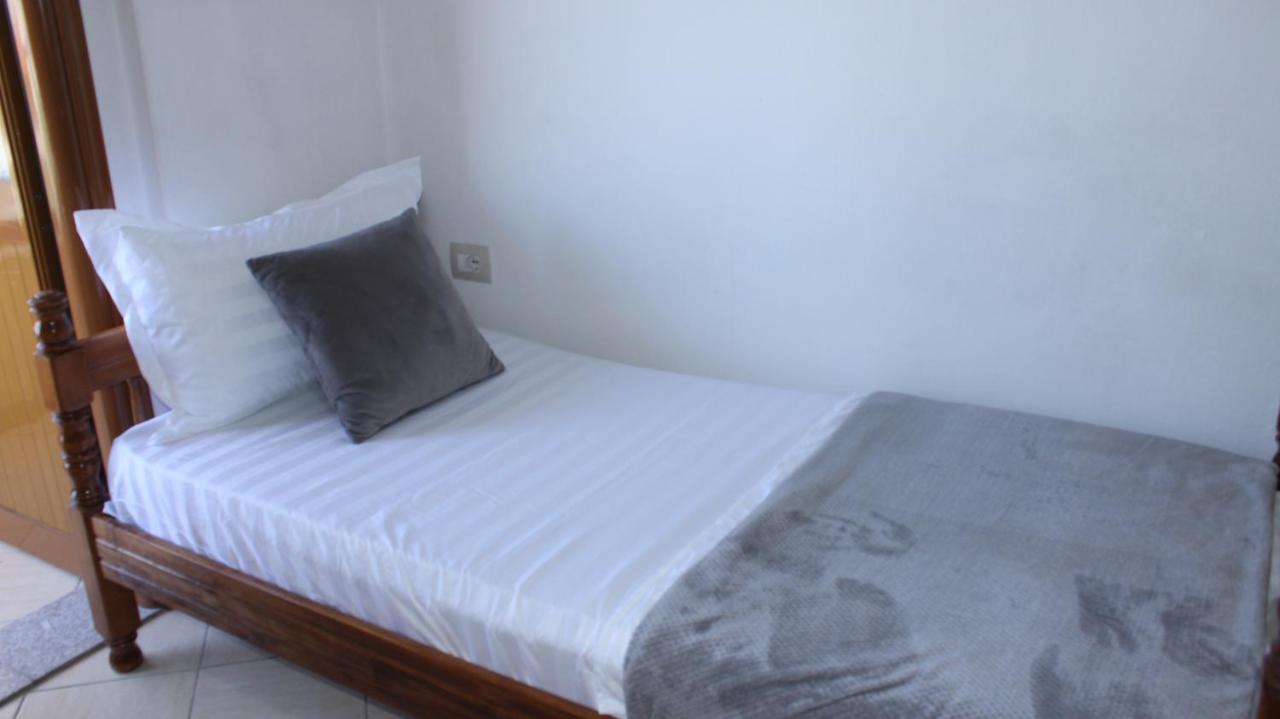 Deni'S Family Apartment In New Blvd Tirana Eksteriør billede