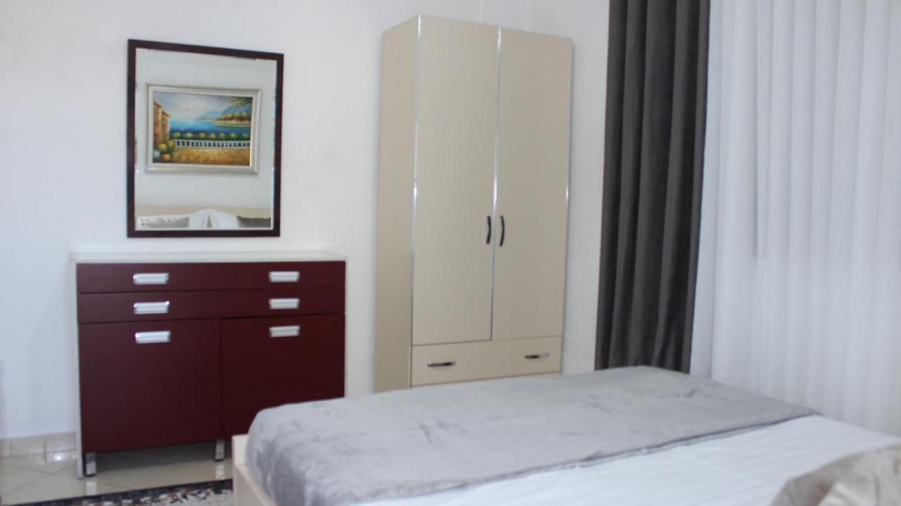 Deni'S Family Apartment In New Blvd Tirana Eksteriør billede