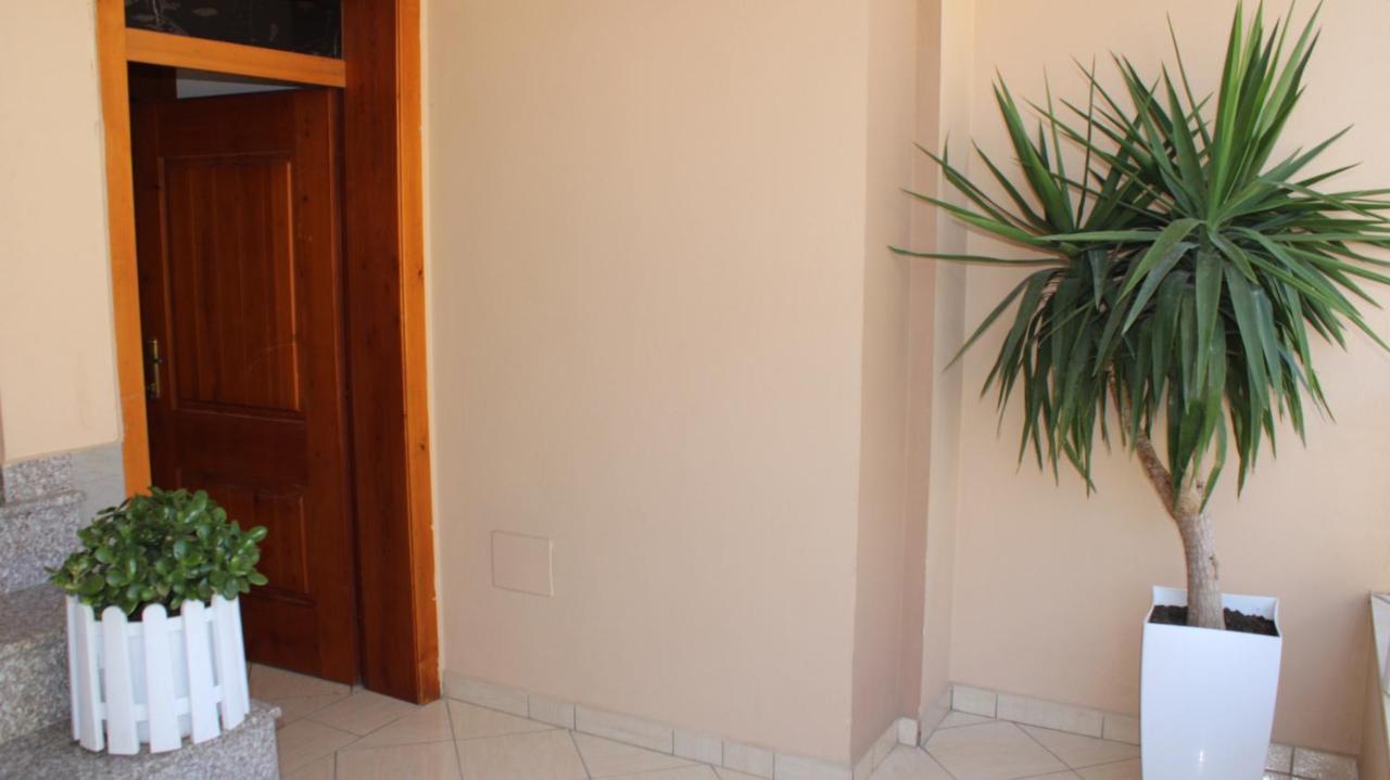 Deni'S Family Apartment In New Blvd Tirana Eksteriør billede